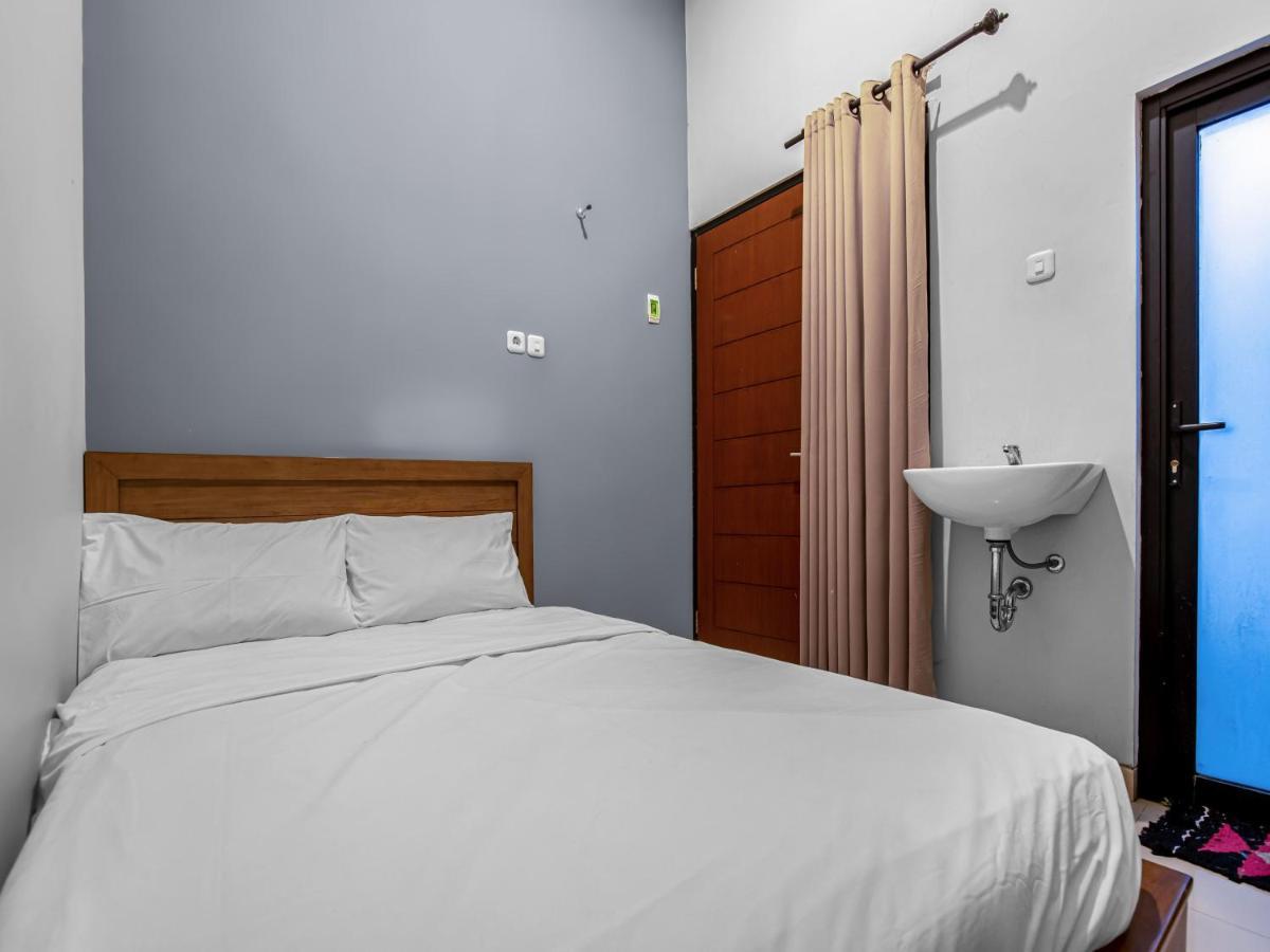 Casa Ts 16 Hotel Malang Exterior photo
