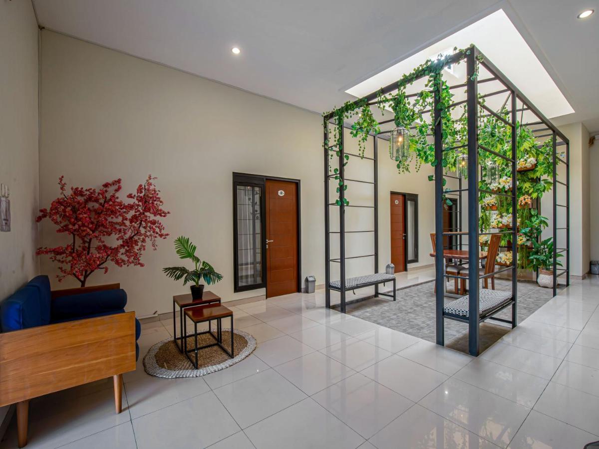Casa Ts 16 Hotel Malang Exterior photo