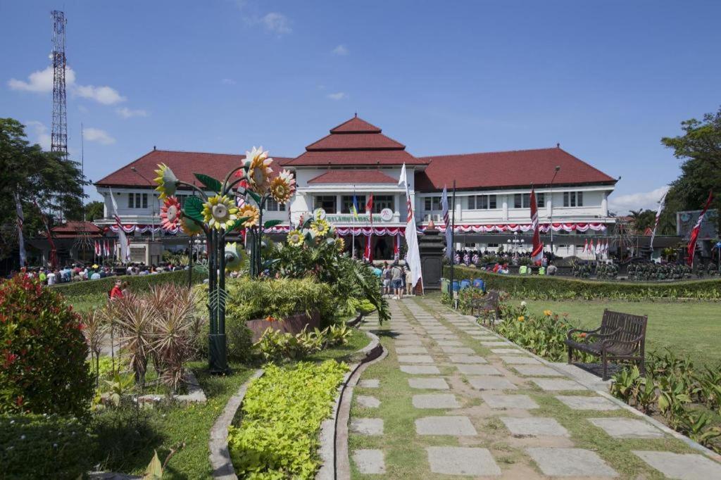 Casa Ts 16 Hotel Malang Exterior photo